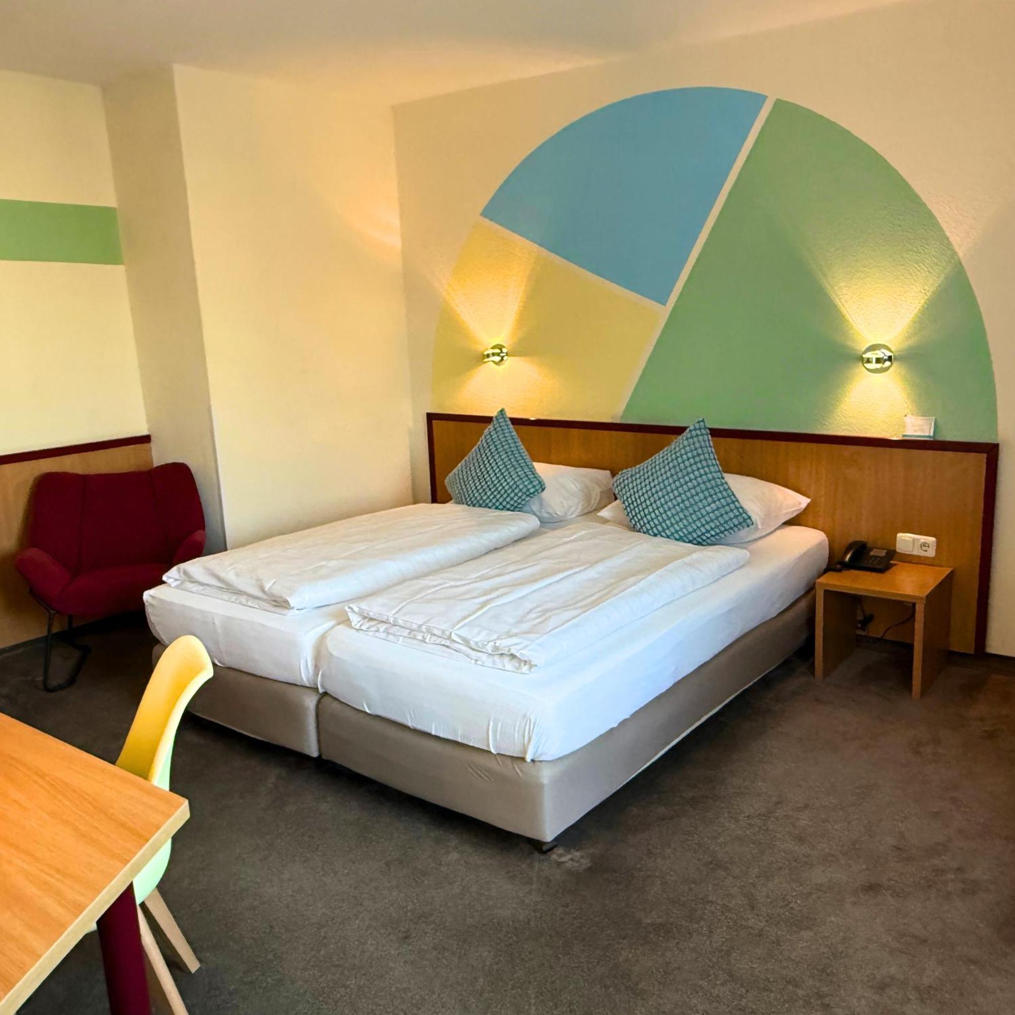 Colourful Hotel Bielefeld Extérieur photo